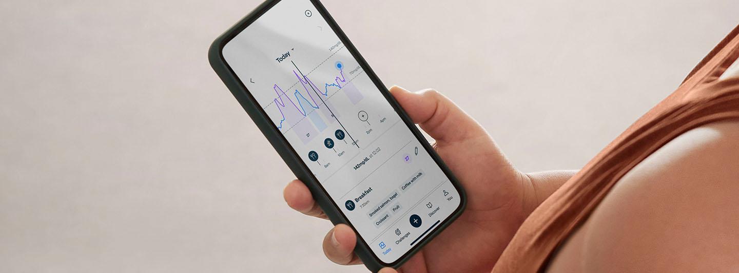 Person looking at the glucose levels using the Lingo app 