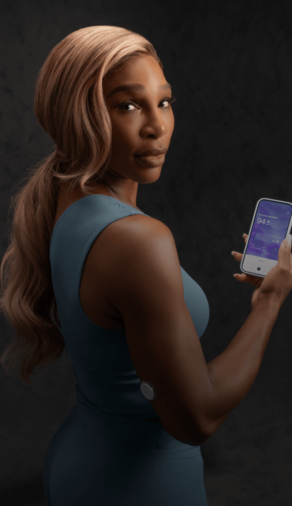 Serena Willaims holding phone with data