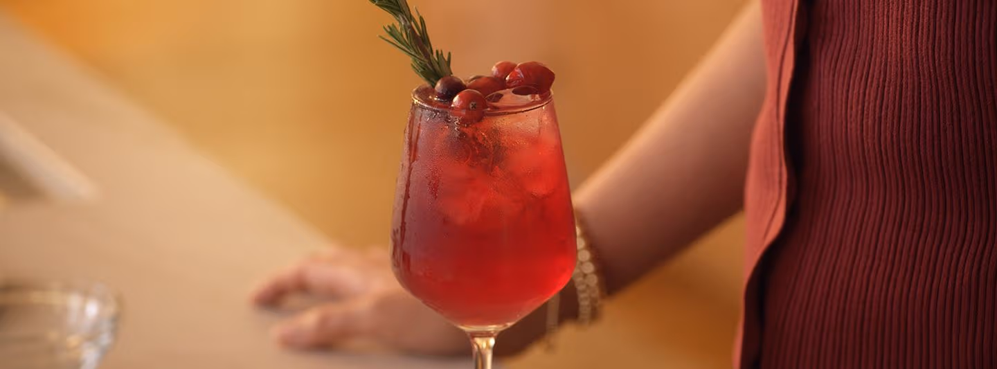 Tall glass of red-colored low-sugar alcoholic drink