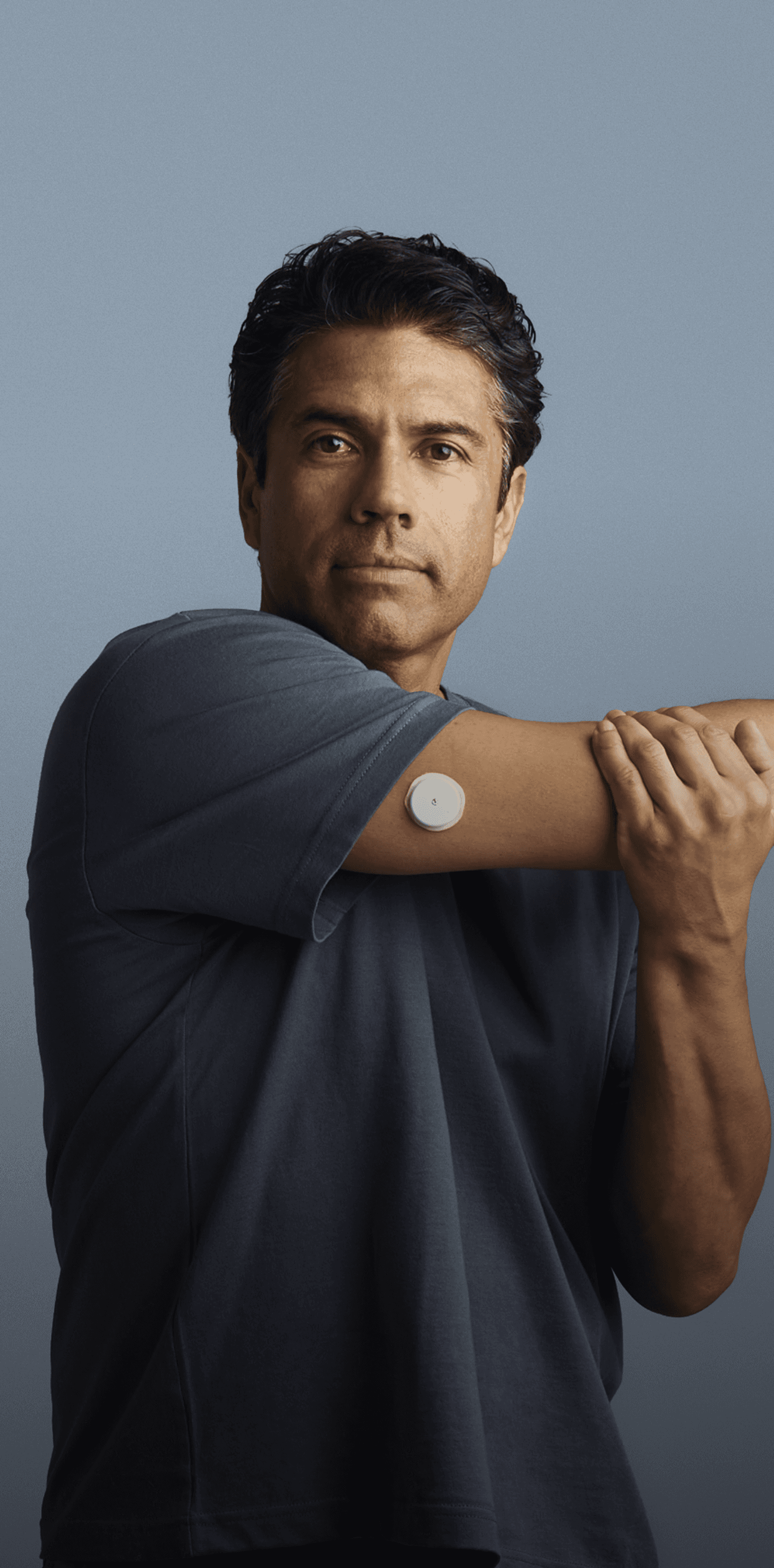 A man with his back turned wearing a Lingo sensor while looking to his left.